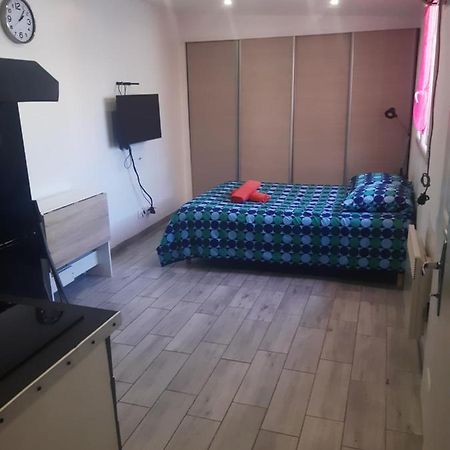La Nuit Etoilee Hotel Марсилия Екстериор снимка