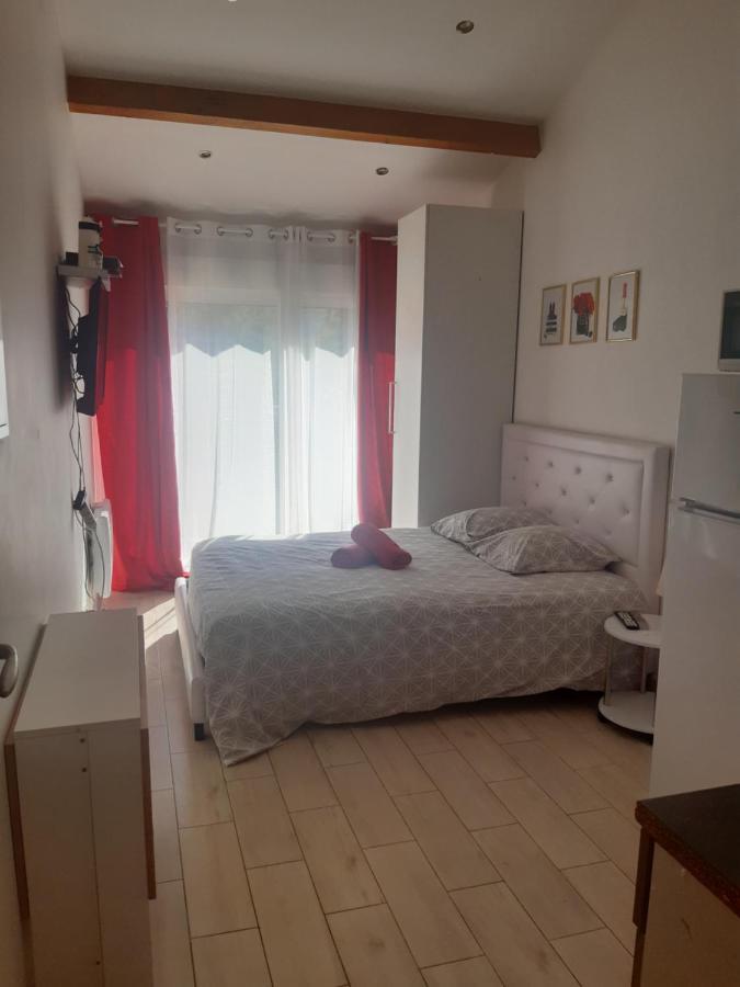La Nuit Etoilee Hotel Марсилия Екстериор снимка