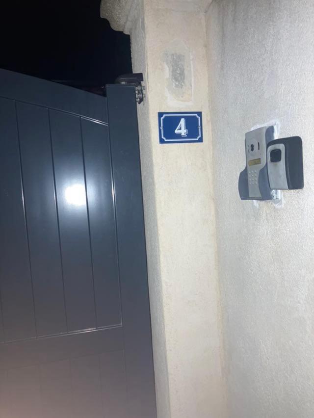 La Nuit Etoilee Hotel Марсилия Стая снимка